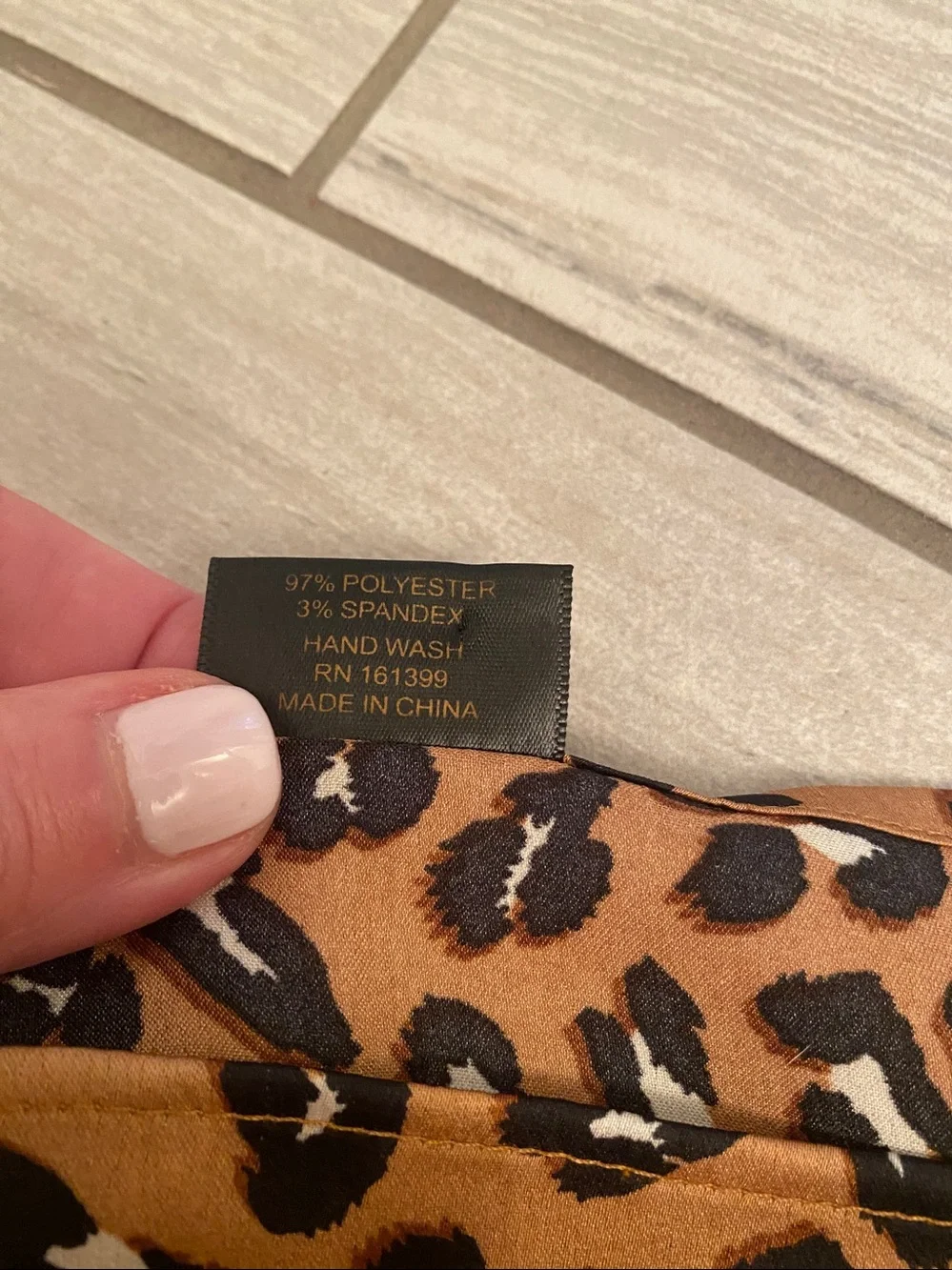 NWT Lele Sadoughi Caramel Leopard square scarf